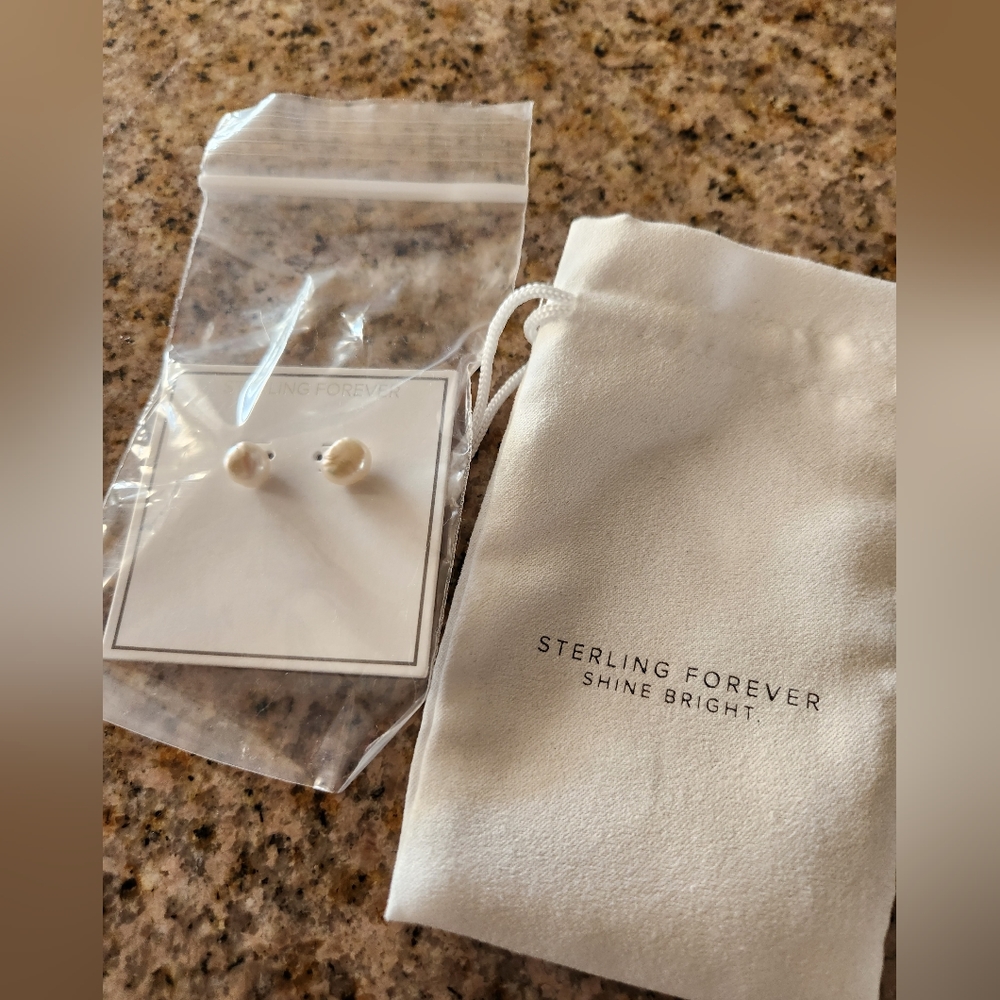 Pearl Earrings - Picture 1 of 3